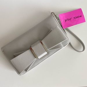 Betsey Johnson Bow Zip Wristlet NWT